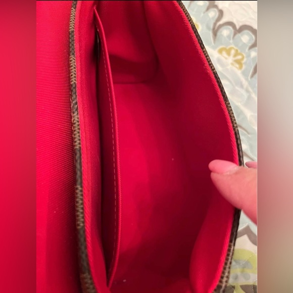 SOLD.  croissette louis vuitton - Picture 7 of 7